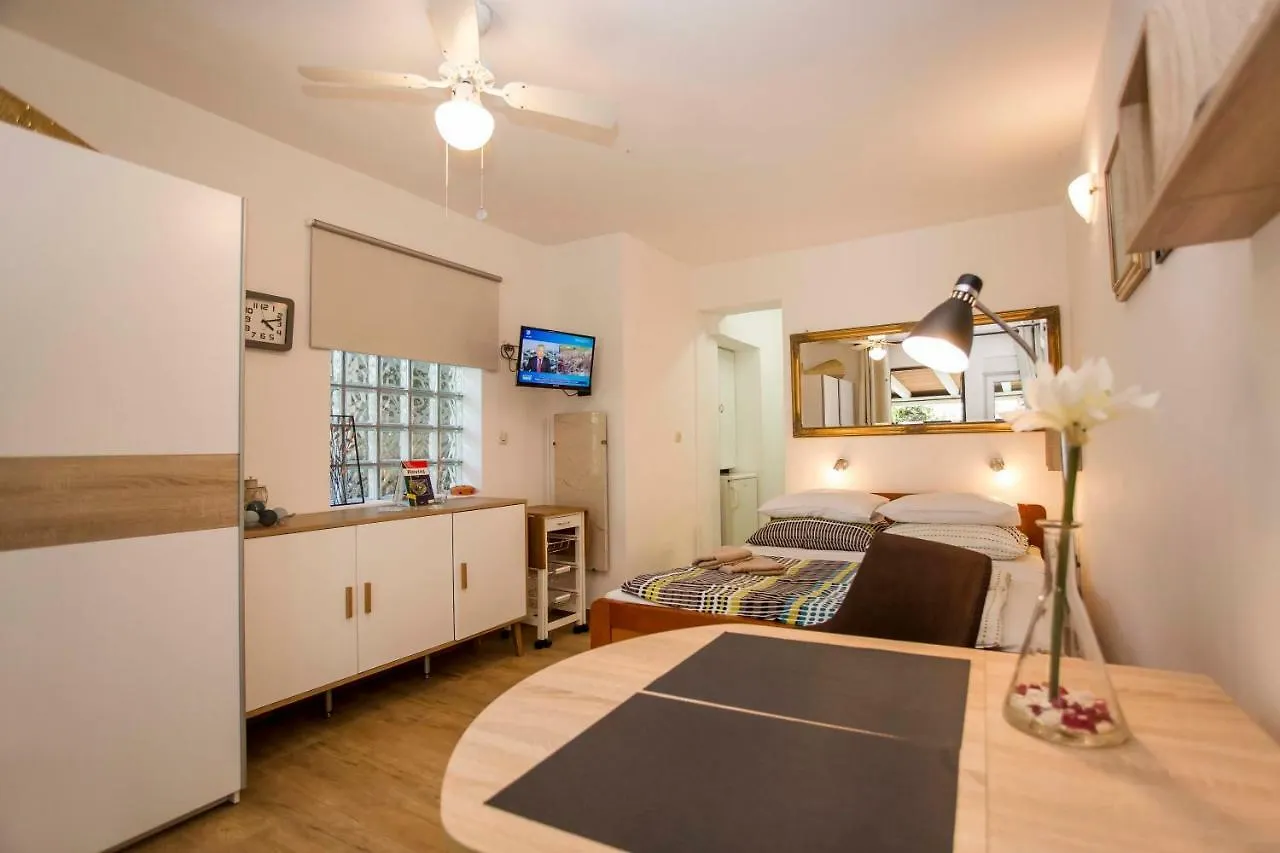 Apartments Milena Rovinj 0*,