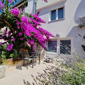  Apartment Garden